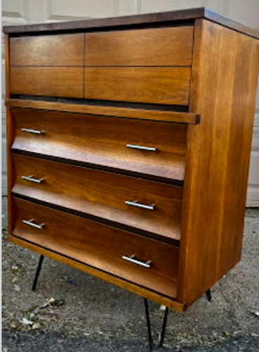 Mid Century/ Vintage Dresser
599